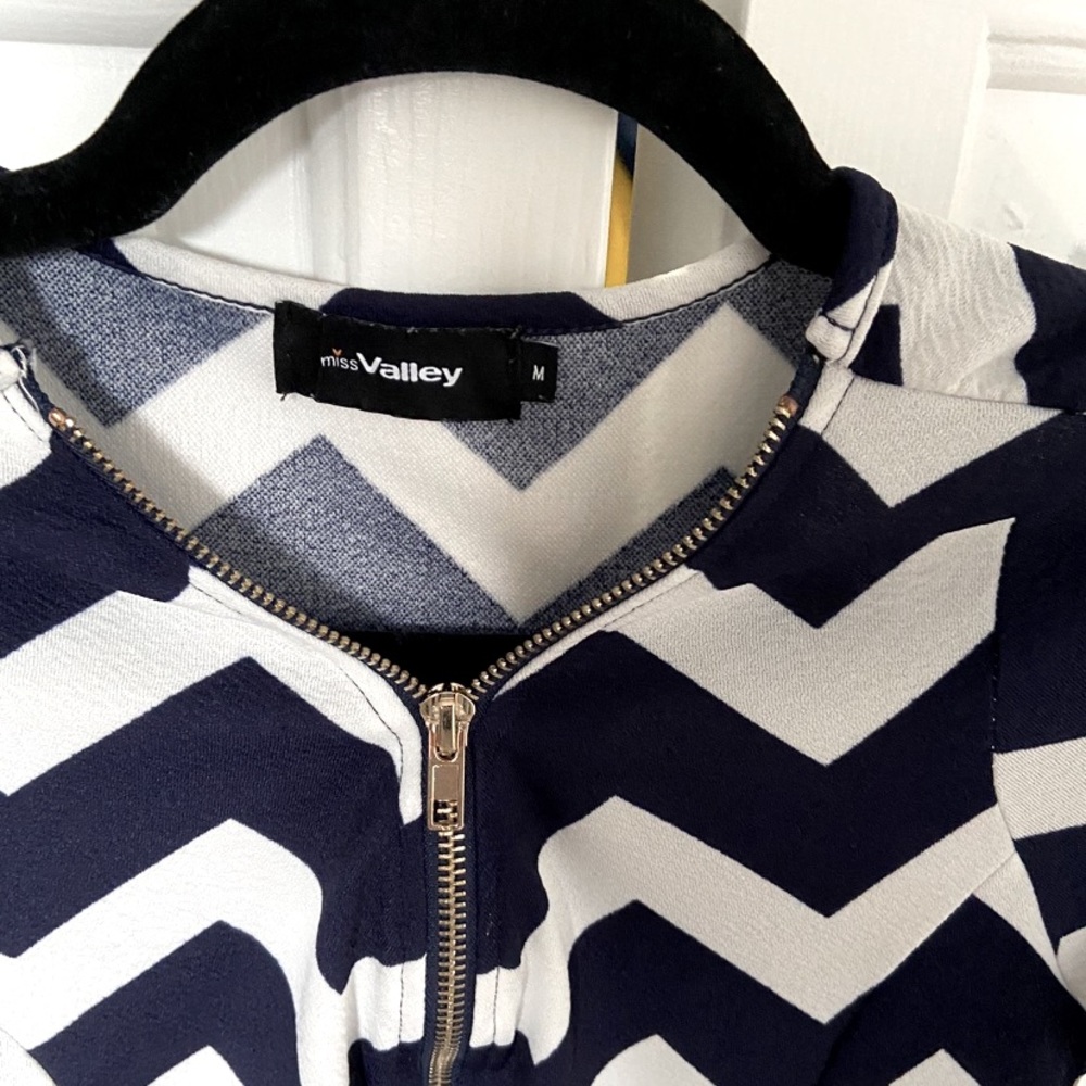 Brand- Valley (Australia) size M. If any questions direct message before buying.
